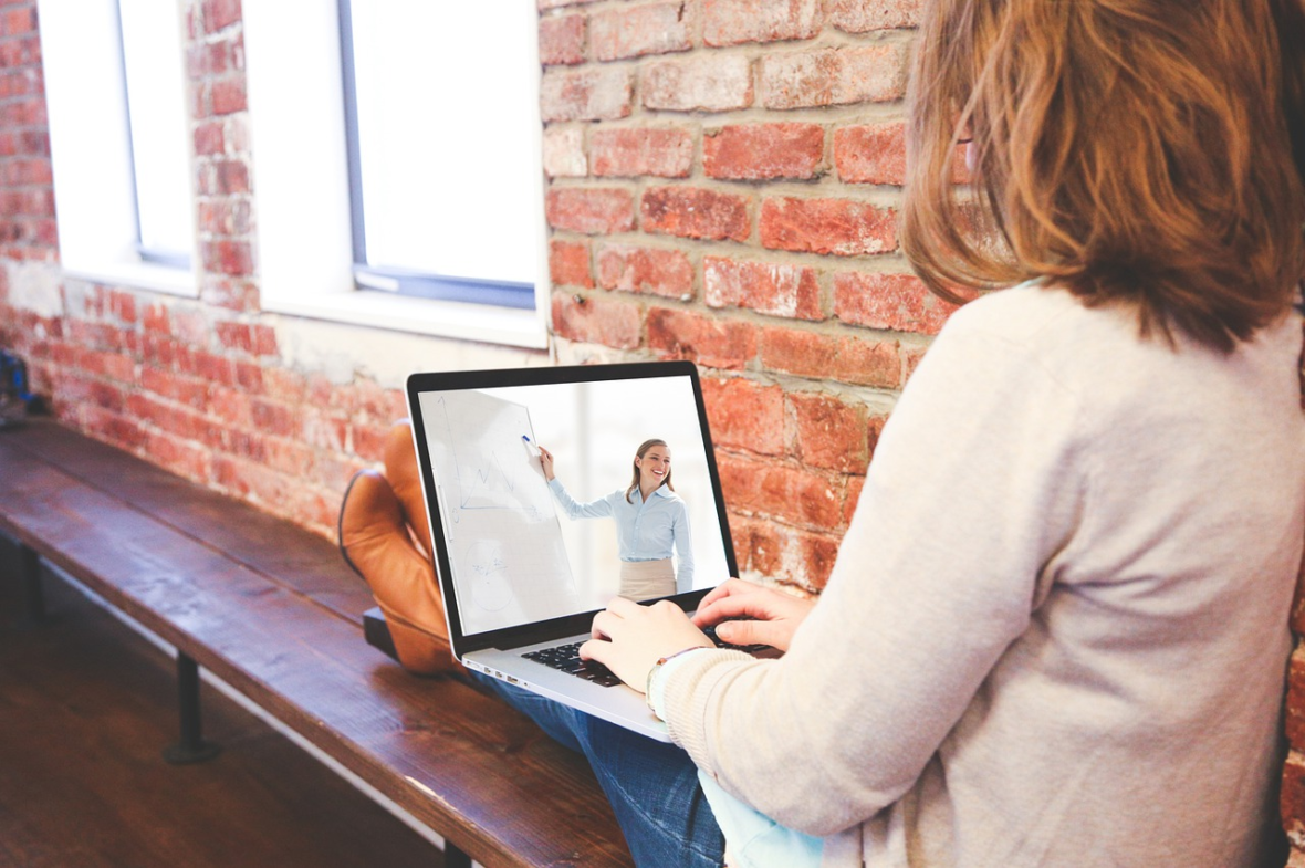 How To Create An Online English-Speaking Course For Beginners